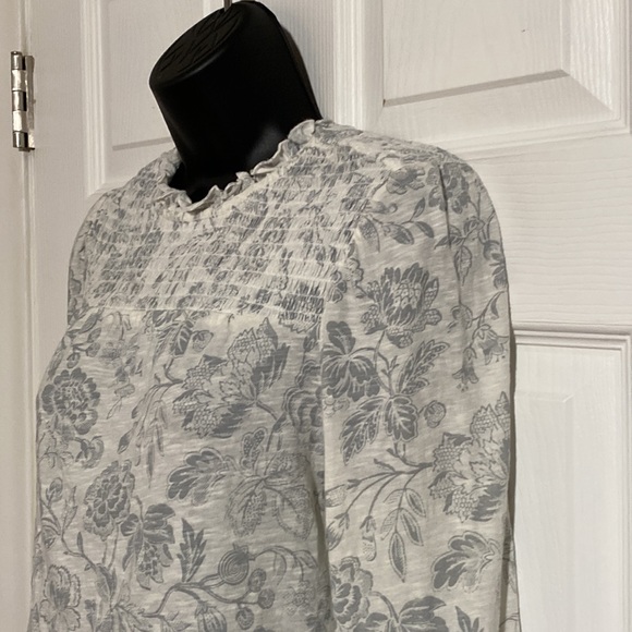 Lucky Brand Floral Smocked Long Sleeve Top With Back Button Sz S/P - Picture 7 of 11